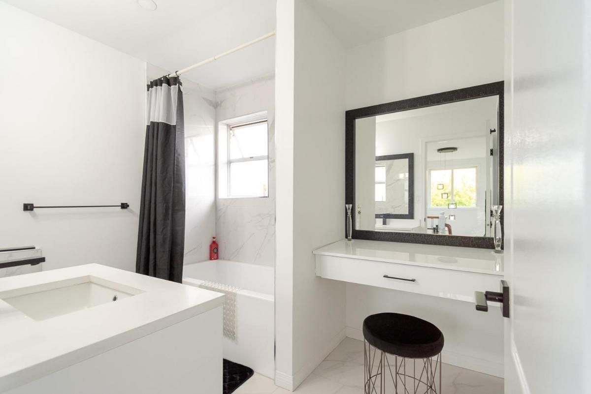 Spacious & Modern By The Beach White Rock Exterior foto